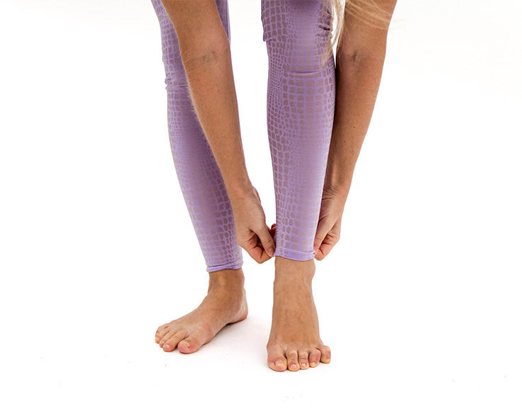 gentle Lavender crocodile Pattern Leggings