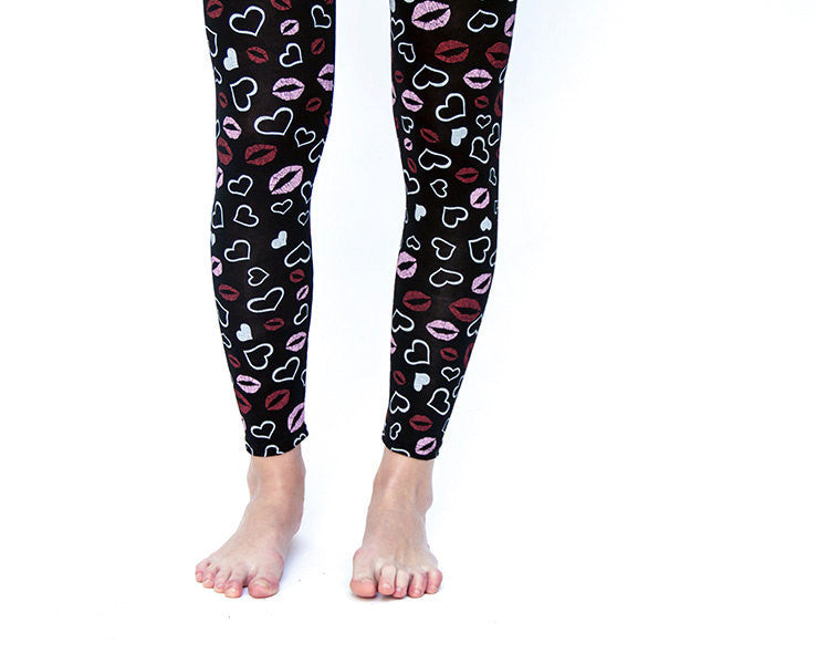 Black Colored printed Hearts and Kisses Leggings
