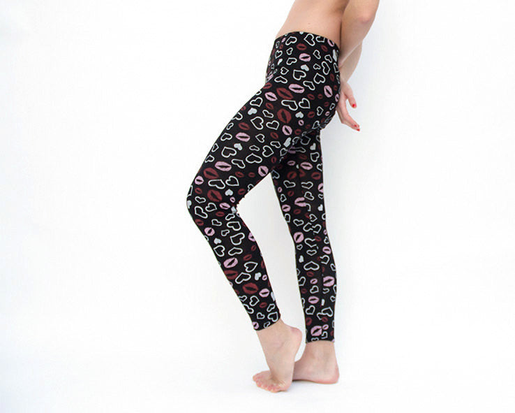 Black Colored printed Hearts and Kisses Leggings